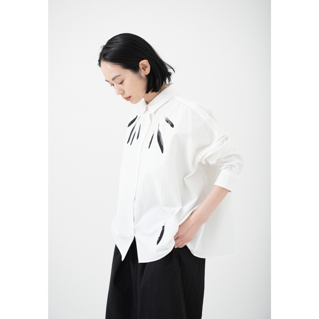 KY17-834A／綿麻ワイドシャツ[播州織]／からすの羽根（白）